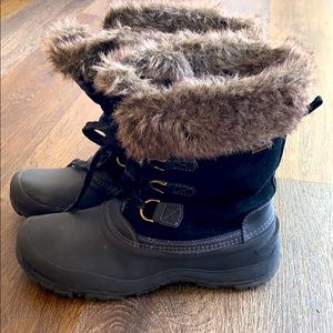 Black fur-lined Khombu snow boots size 11